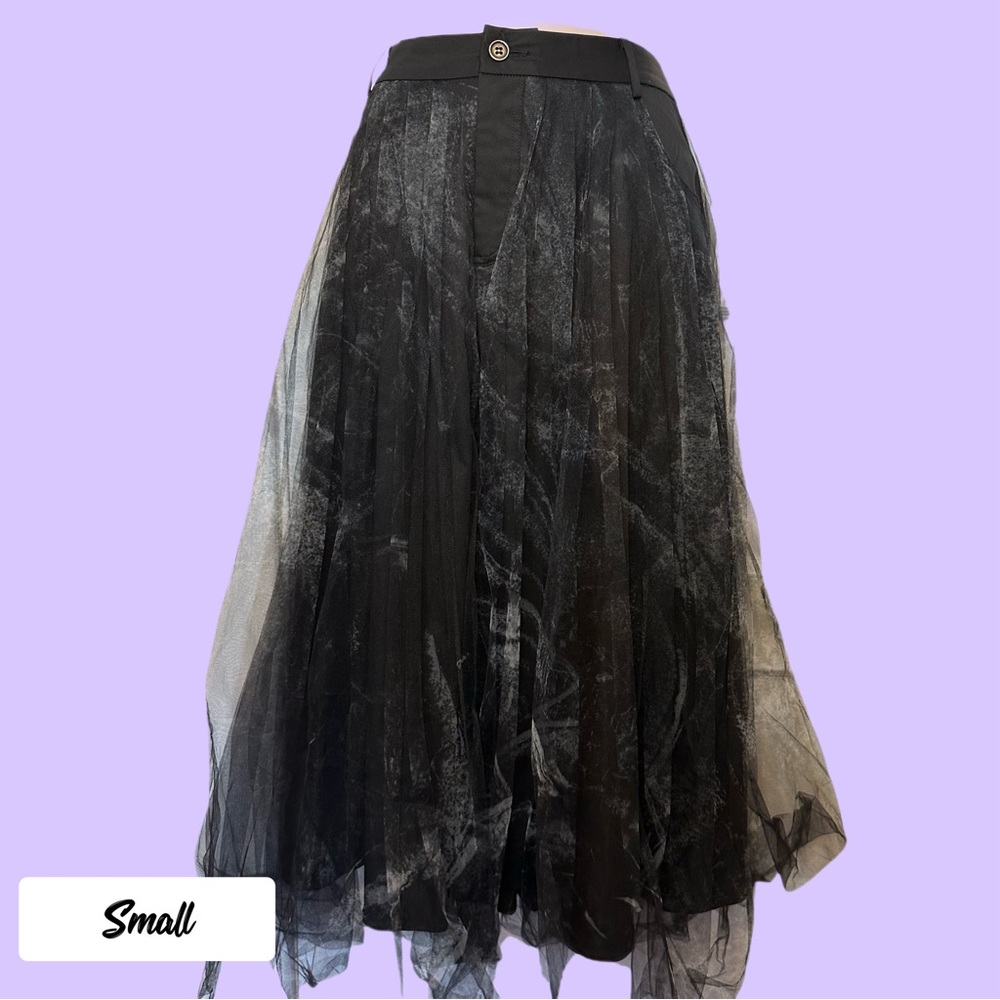 SOLD 🛑 Gothic Black and grey mesh skirt with pockets